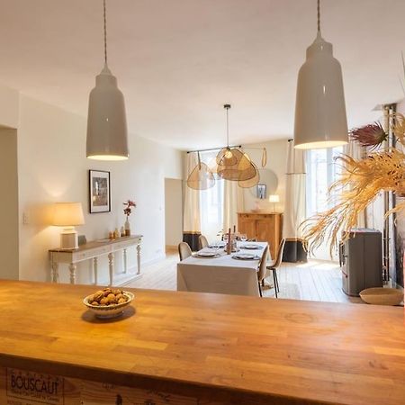Appartement Avec Son Patio Dans Centre Historique De Bourg Bourg-sur-Gironde Exterior foto