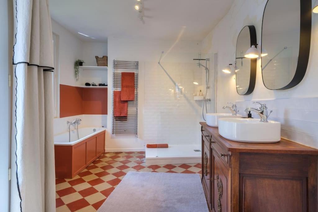 Appartement Avec Son Patio Dans Centre Historique De Bourg Bourg-sur-Gironde Exterior foto