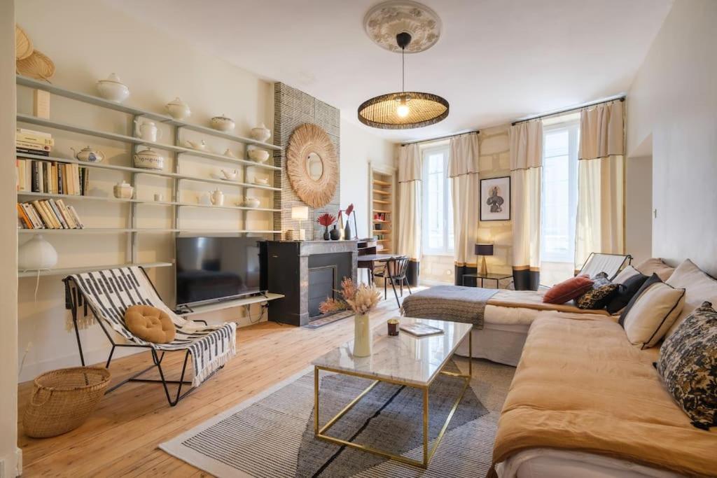 Appartement Avec Son Patio Dans Centre Historique De Bourg Bourg-sur-Gironde Exterior foto