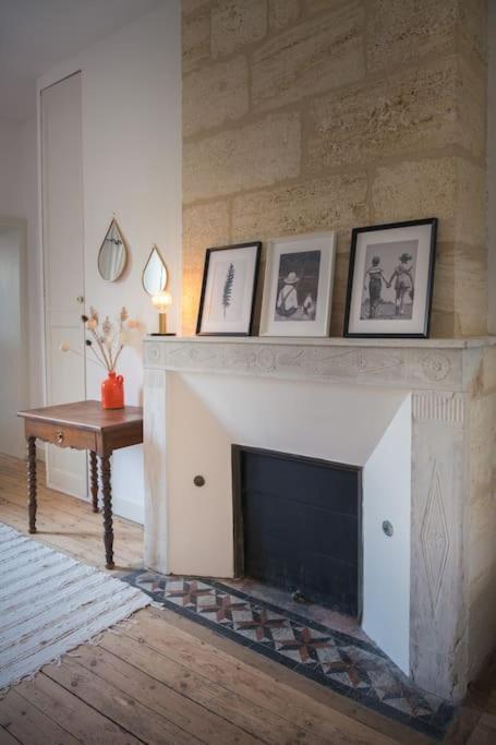 Appartement Avec Son Patio Dans Centre Historique De Bourg Bourg-sur-Gironde Exterior foto