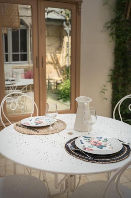Appartement Avec Son Patio Dans Centre Historique De Bourg Bourg-sur-Gironde Exterior foto