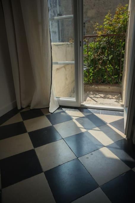 Appartement Avec Son Patio Dans Centre Historique De Bourg Bourg-sur-Gironde Exterior foto