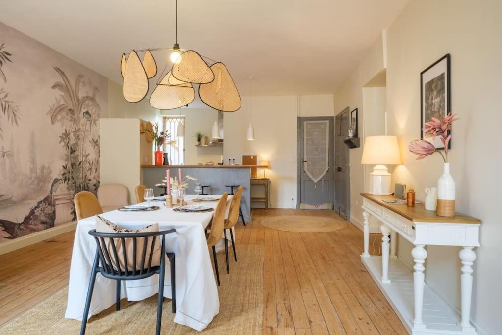 Appartement Avec Son Patio Dans Centre Historique De Bourg Bourg-sur-Gironde Exterior foto