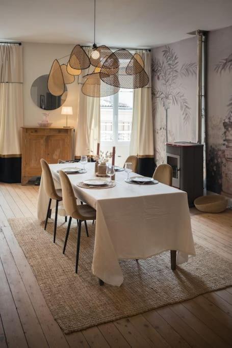Appartement Avec Son Patio Dans Centre Historique De Bourg Bourg-sur-Gironde Exterior foto