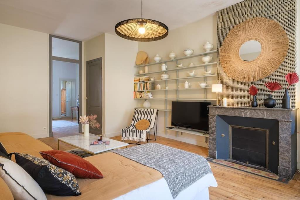 Appartement Avec Son Patio Dans Centre Historique De Bourg Bourg-sur-Gironde Exterior foto