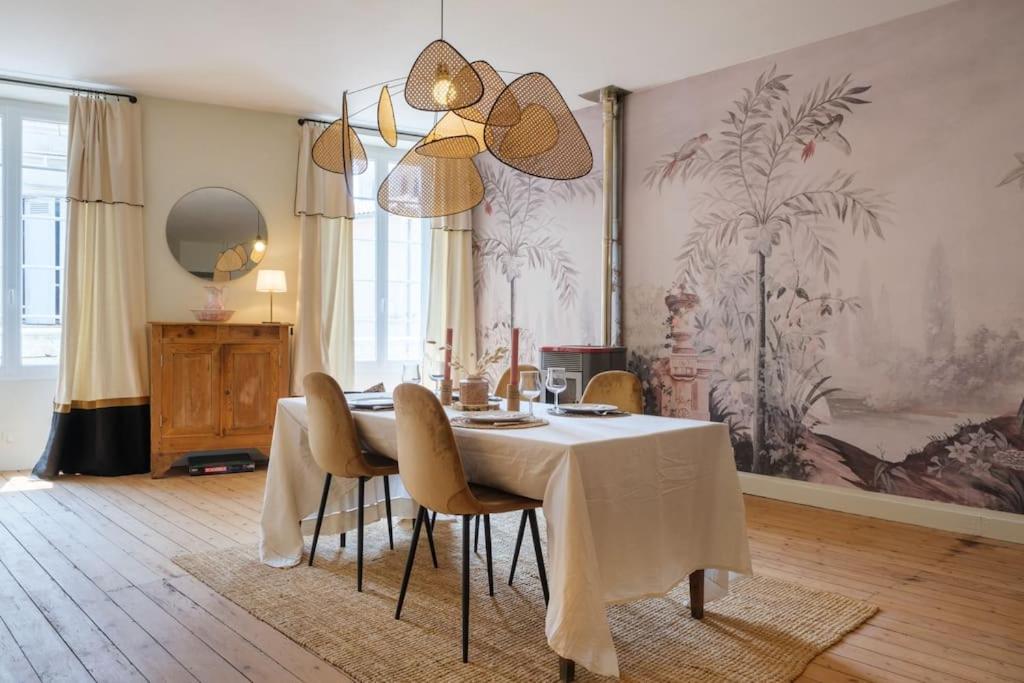 Appartement Avec Son Patio Dans Centre Historique De Bourg Bourg-sur-Gironde Exterior foto