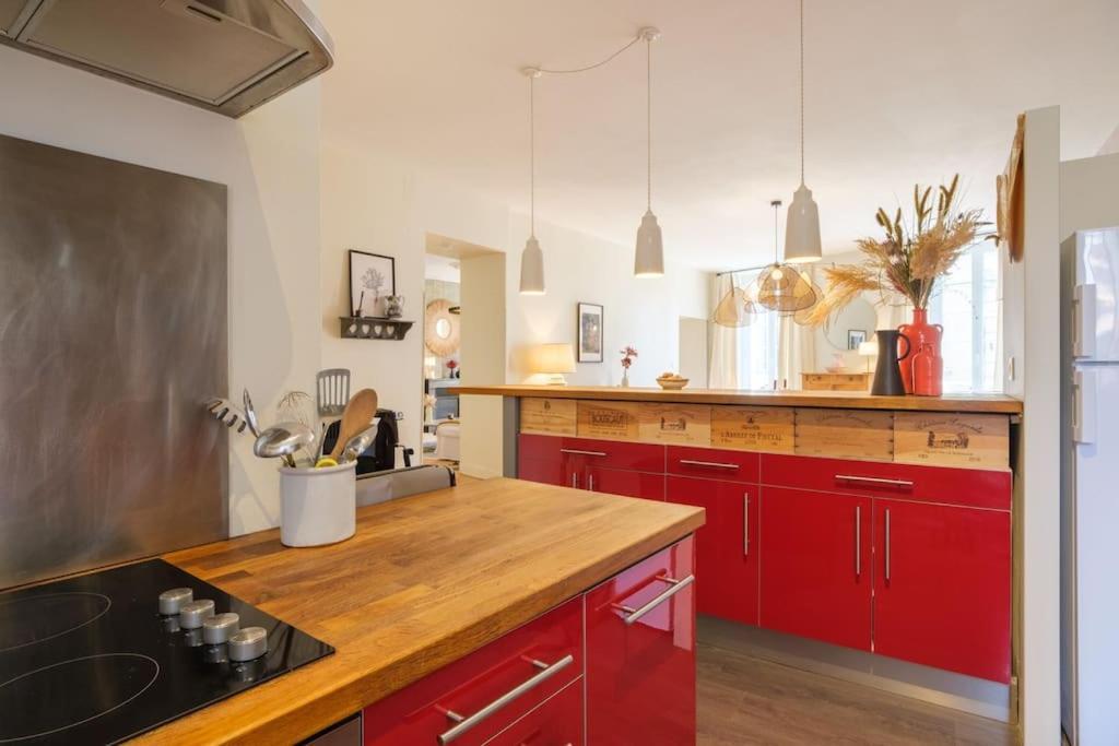 Appartement Avec Son Patio Dans Centre Historique De Bourg Bourg-sur-Gironde Exterior foto